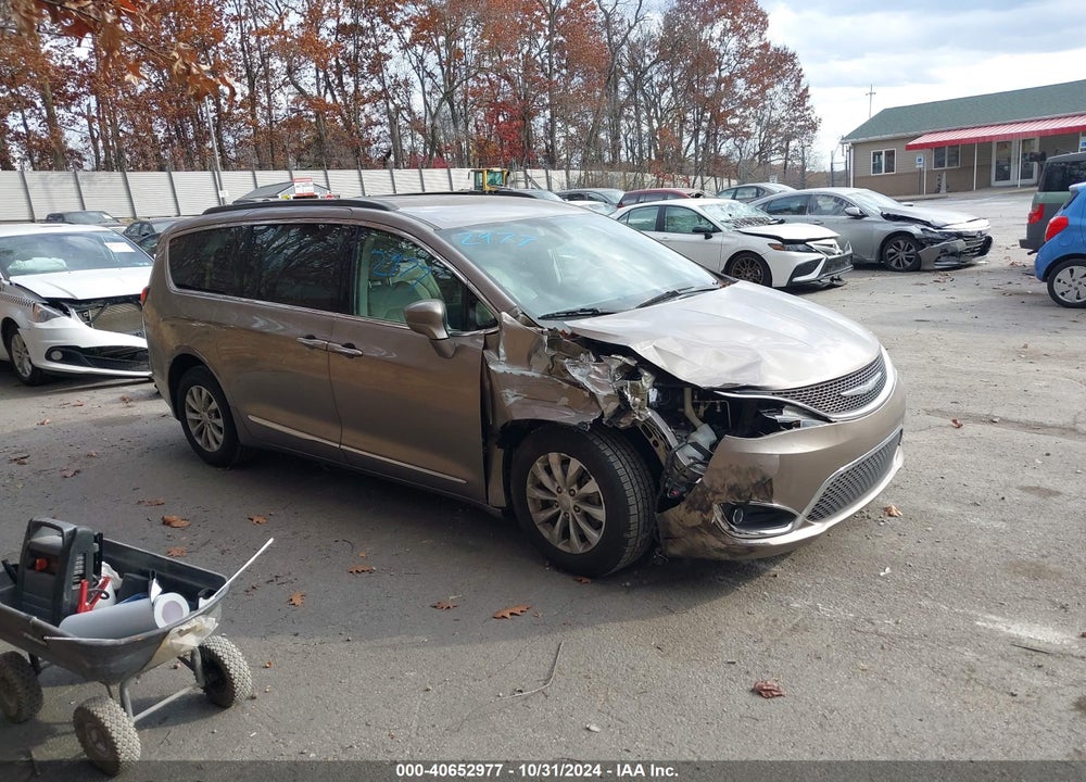 2017 CHRYSLER PACIFICA TOURING L VIN: 2C4RC1BG3HR537929