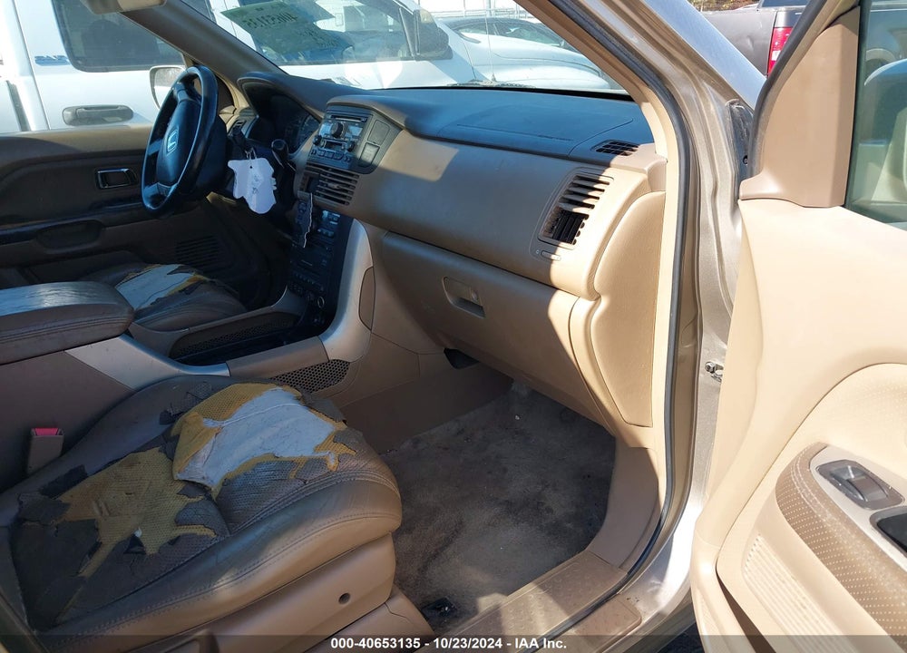 2005 HONDA PILOT EX-L VIN: 5FNYF18695B035970
