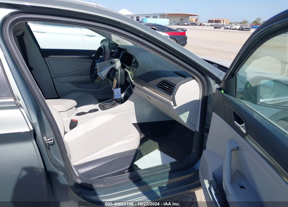2019 VOLKSWAGEN JETTA 1.4T SEL VIN: 3VWEB7BU2KM251415