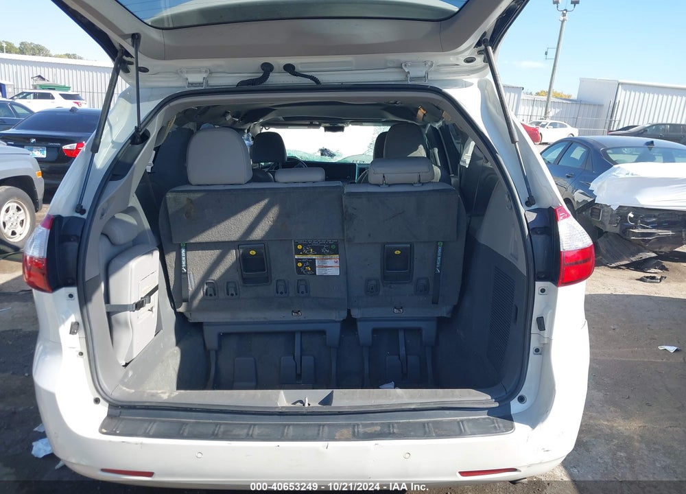 2019 TOYOTA SIENNA XLE 8 PASSENGER VIN: 5TDYZ3DC4KS967130