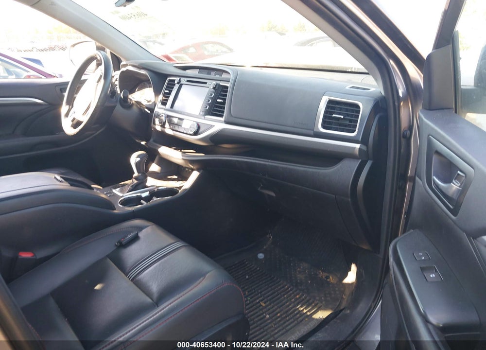 2019 TOYOTA HIGHLANDER SE VIN: 5TDJZRFH0KS620830