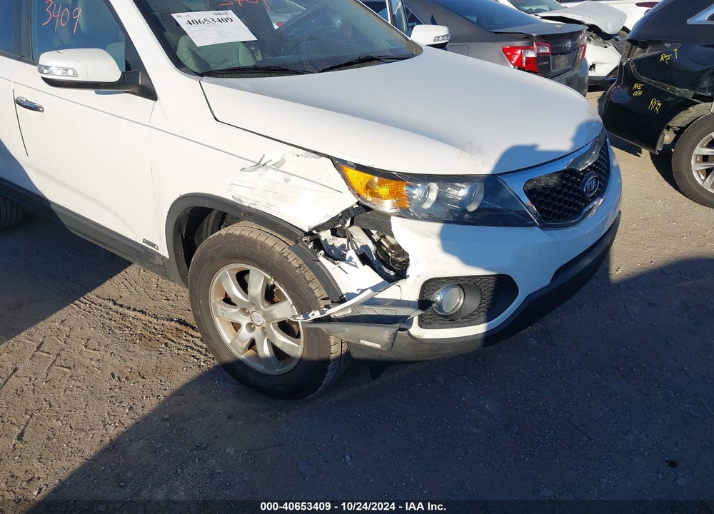 2011 KIA SORENTO LX VIN: 5XYKTCA19BG054886