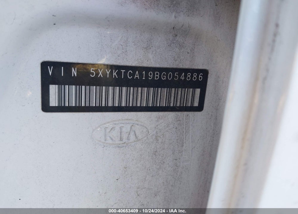 2011 KIA SORENTO LX VIN: 5XYKTCA19BG054886
