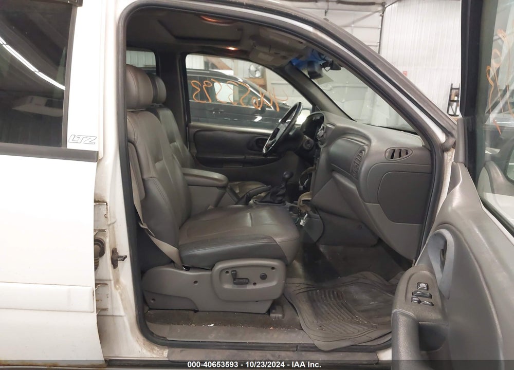 2002 CHEVROLET TRAILBLAZER LTZ VIN: 1GNDT13S622341641