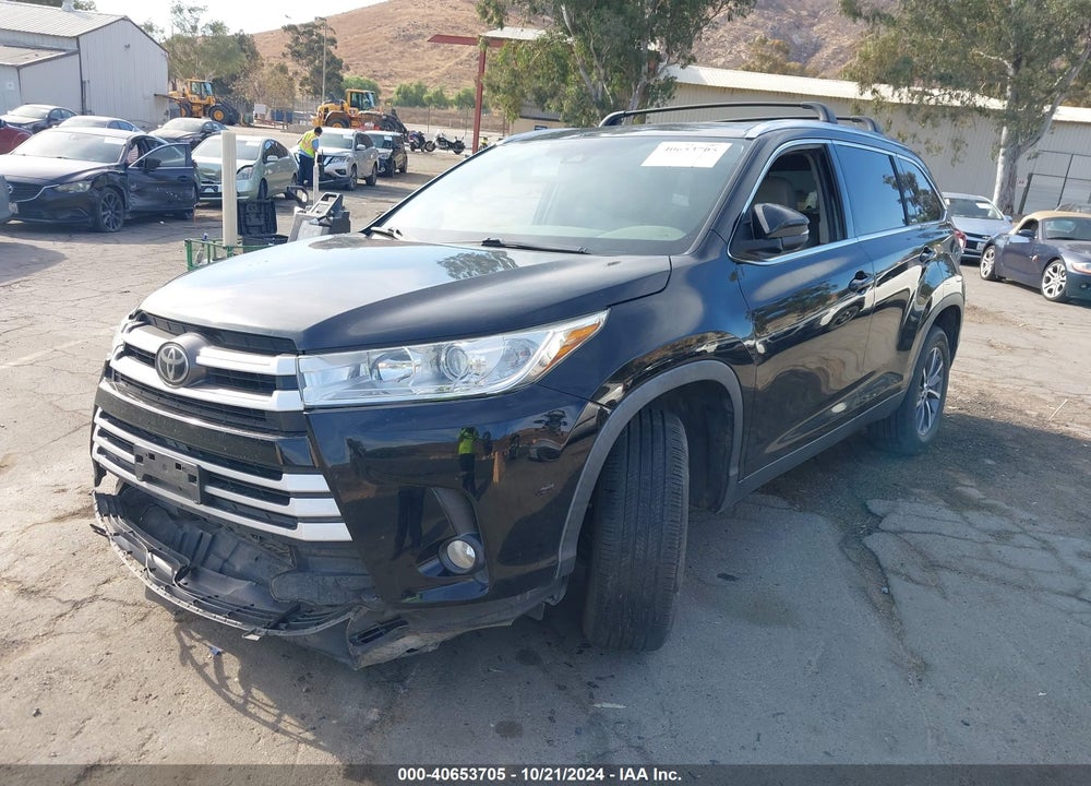 2019 TOYOTA HIGHLANDER XLE VIN: 5TDKZRFH2KS568394