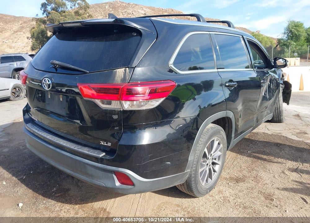 2019 TOYOTA HIGHLANDER XLE VIN: 5TDKZRFH2KS568394