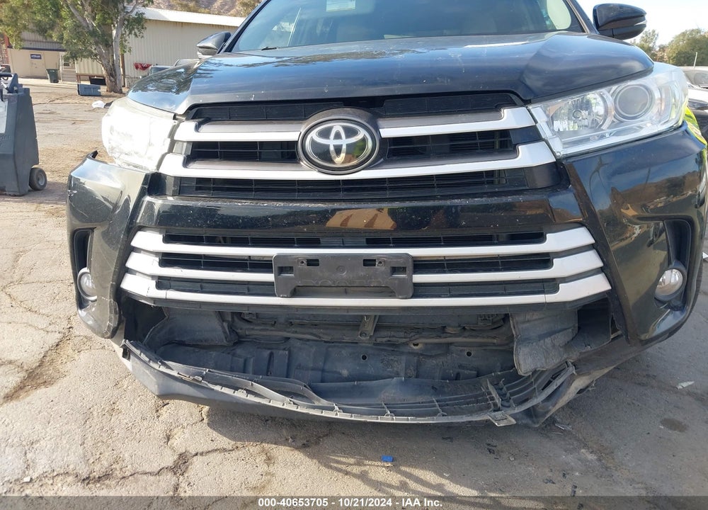 2019 TOYOTA HIGHLANDER XLE VIN: 5TDKZRFH2KS568394
