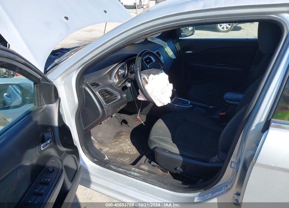 2011 CHRYSLER 200 TOURING VIN: 1C3BC1FG5BN525589