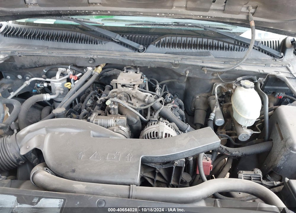 2005 GMC YUKON SLE VIN: 1GKEC13TX5R139326