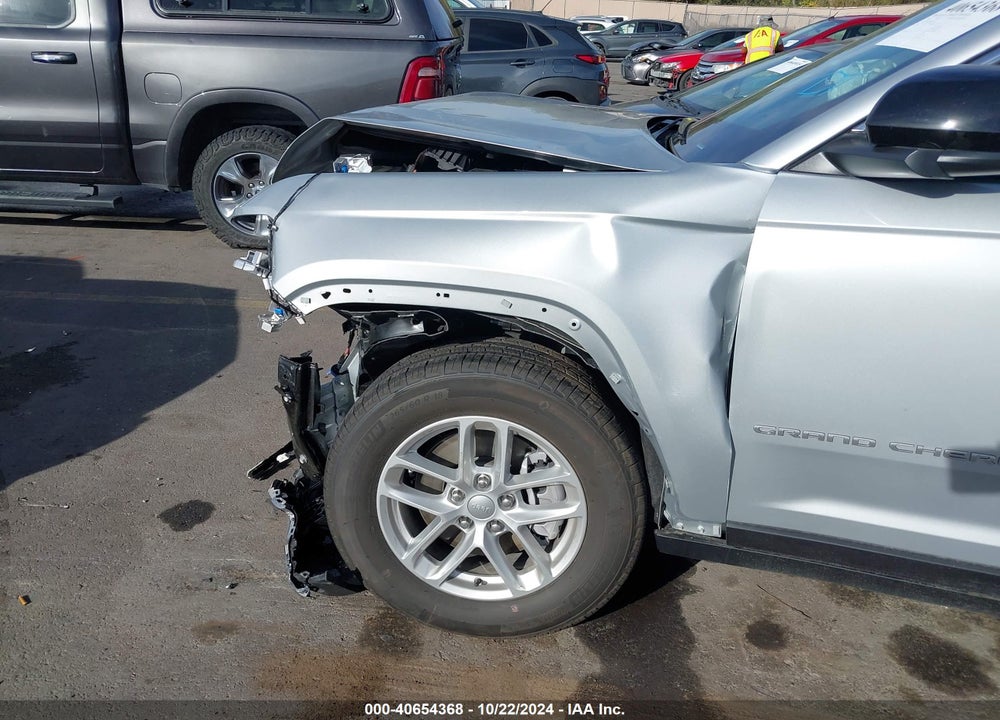 2024 JEEP GRAND CHEROKEE L LAREDO X 4X4 VIN: 1C4RJKAG8R8592452