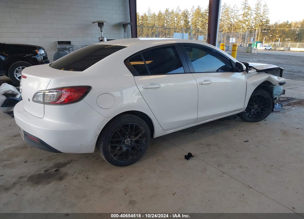 2011 MAZDA 3 I SPORT VIN: JM1BL1UG2B1431952
