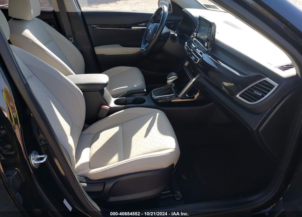 2021 KIA SELTOS EX VIN: KNDERCAA7M7136403