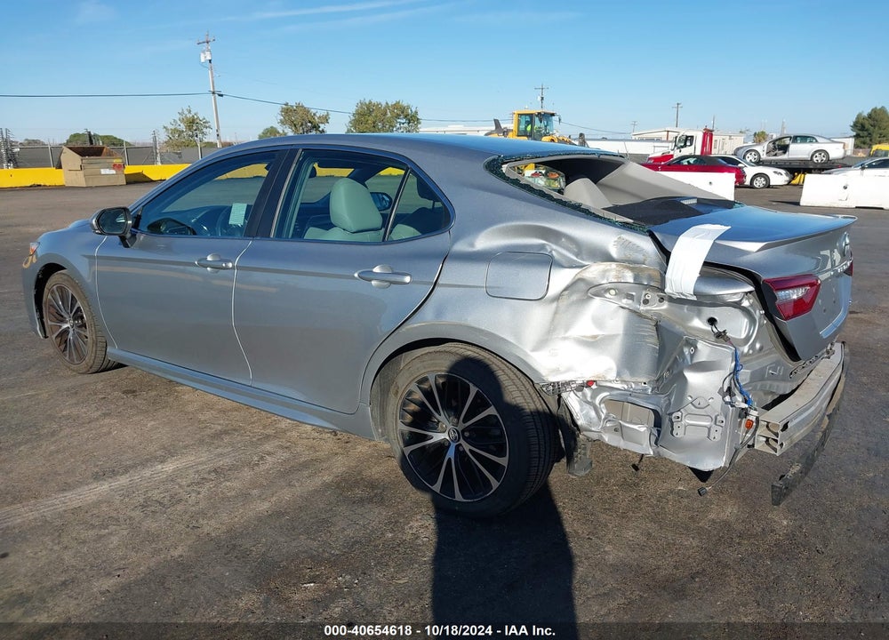 2018 TOYOTA CAMRY SE VIN: 4T1B11HK7JU094577