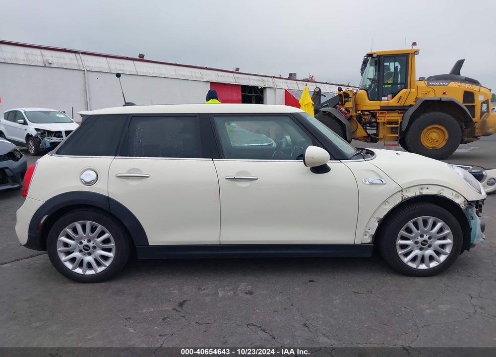 2015 MINI HARDTOP COOPER S VIN: WMWXU3C51F2B59375