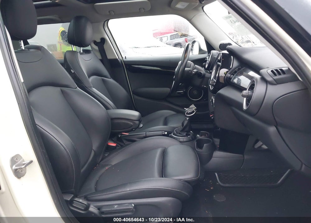 2015 MINI HARDTOP COOPER S VIN: WMWXU3C51F2B59375