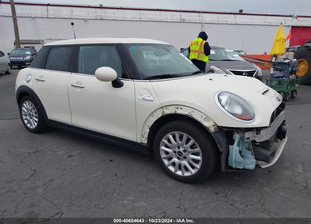 2015 MINI HARDTOP COOPER S VIN: WMWXU3C51F2B59375
