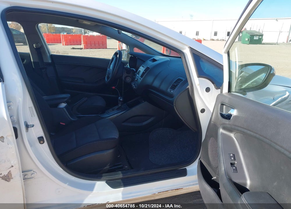 2016 KIA FORTE LX VIN: KNAFK5A87G5583621