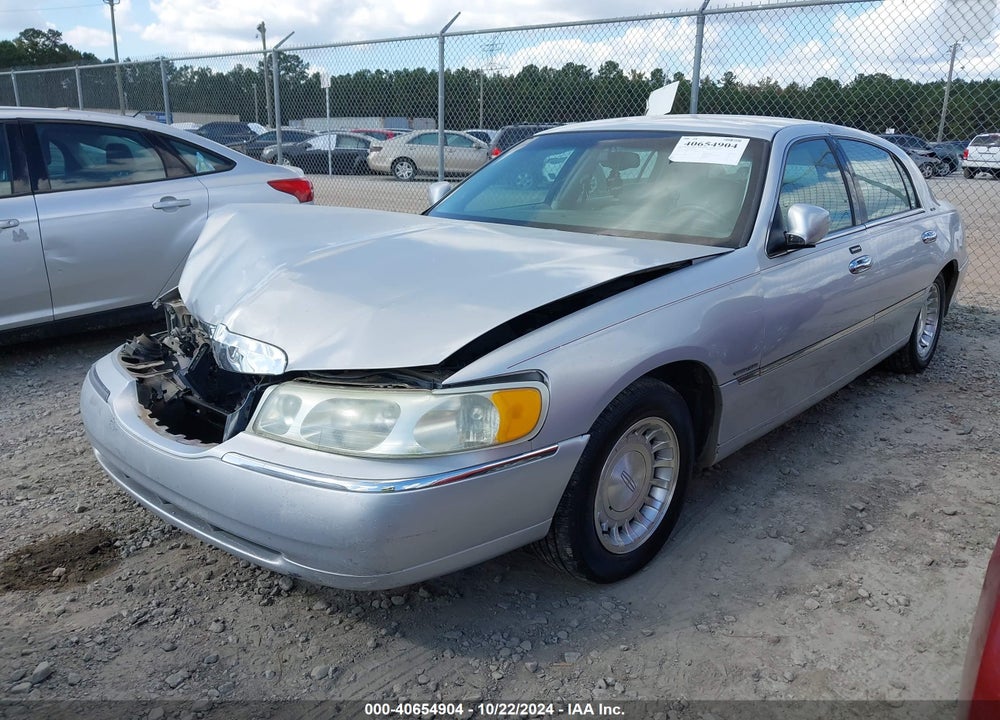 2002 LINCOLN TOWN CAR EXECUTIVE VIN: 1LNHM81W22Y616470