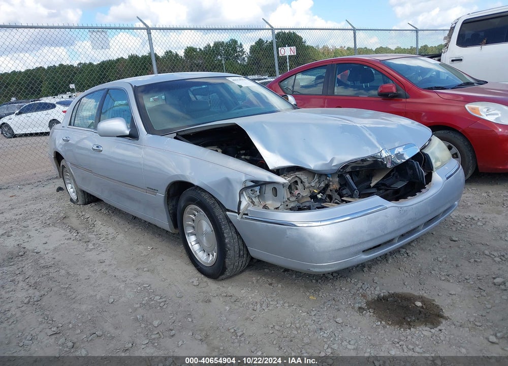 2002 LINCOLN TOWN CAR EXECUTIVE VIN: 1LNHM81W22Y616470