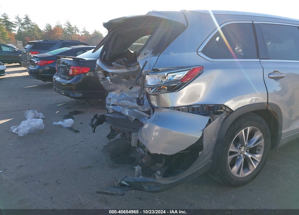 2015 TOYOTA HIGHLANDER XLE V6 VIN: 5TDJKRFH4FS224118