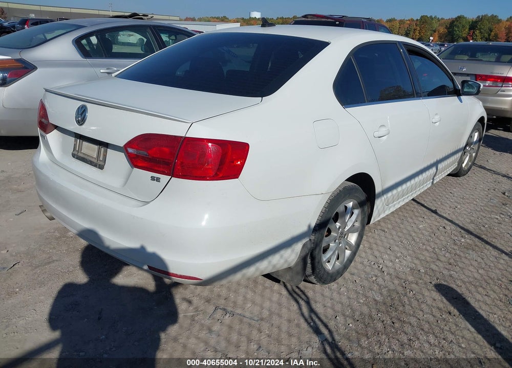 2014 VOLKSWAGEN JETTA 1.8T SE VIN: 3VWB17AJ2EM325756