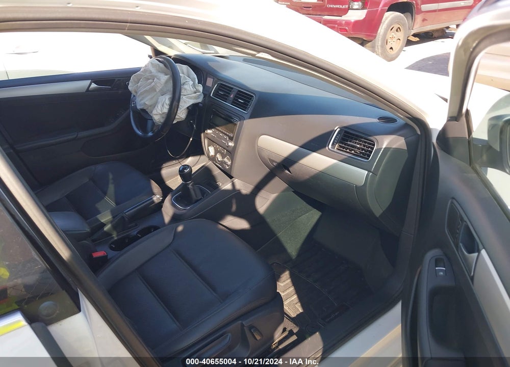 2014 VOLKSWAGEN JETTA 1.8T SE VIN: 3VWB17AJ2EM325756