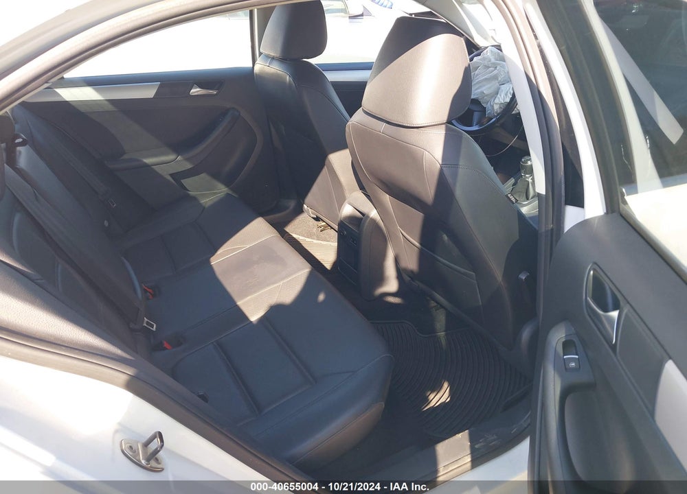 2014 VOLKSWAGEN JETTA 1.8T SE VIN: 3VWB17AJ2EM325756