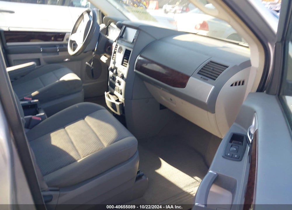 2010 CHRYSLER TOWN & COUNTRY TOURING VIN: 2A4RR5D13AR137092