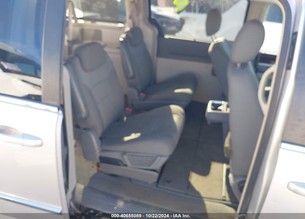 2010 CHRYSLER TOWN & COUNTRY TOURING VIN: 2A4RR5D13AR137092