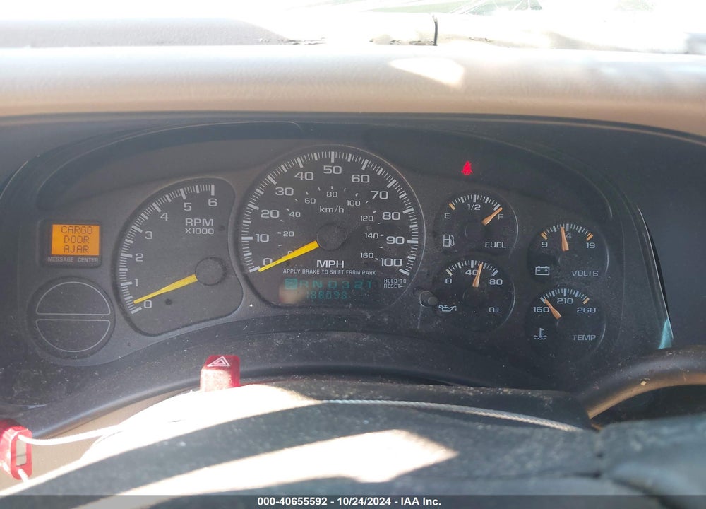 2001 CHEVROLET SUBURBAN 1500 LS VIN: 1GNEC16T71J239522
