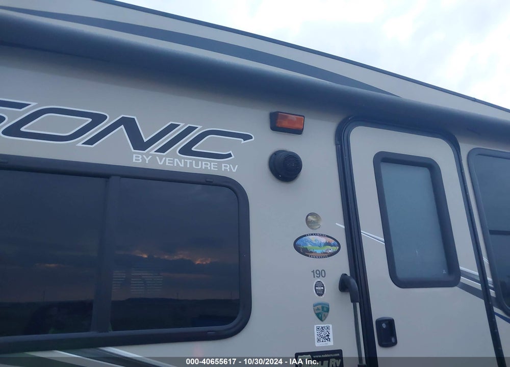 2017 VENTURE SONIC TRAVEL TRAILER VIN: 4EZT21924H4056091