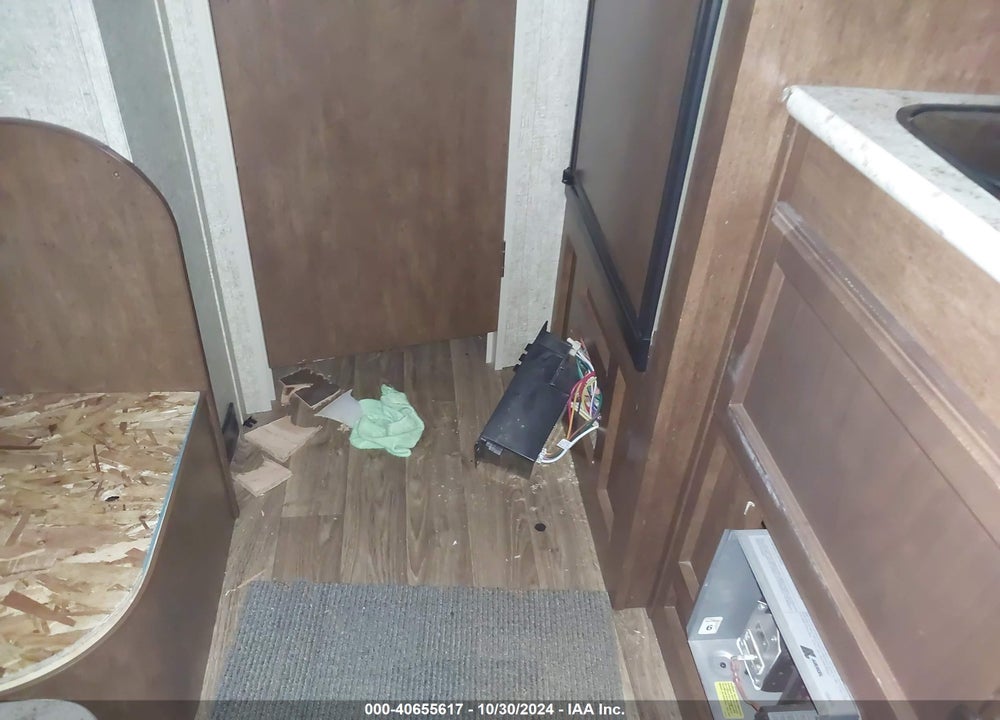 2017 VENTURE SONIC TRAVEL TRAILER VIN: 4EZT21924H4056091
