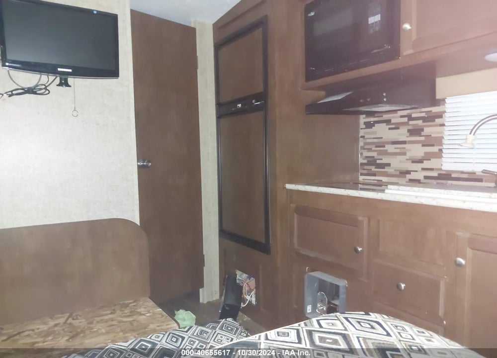 2017 VENTURE SONIC TRAVEL TRAILER VIN: 4EZT21924H4056091