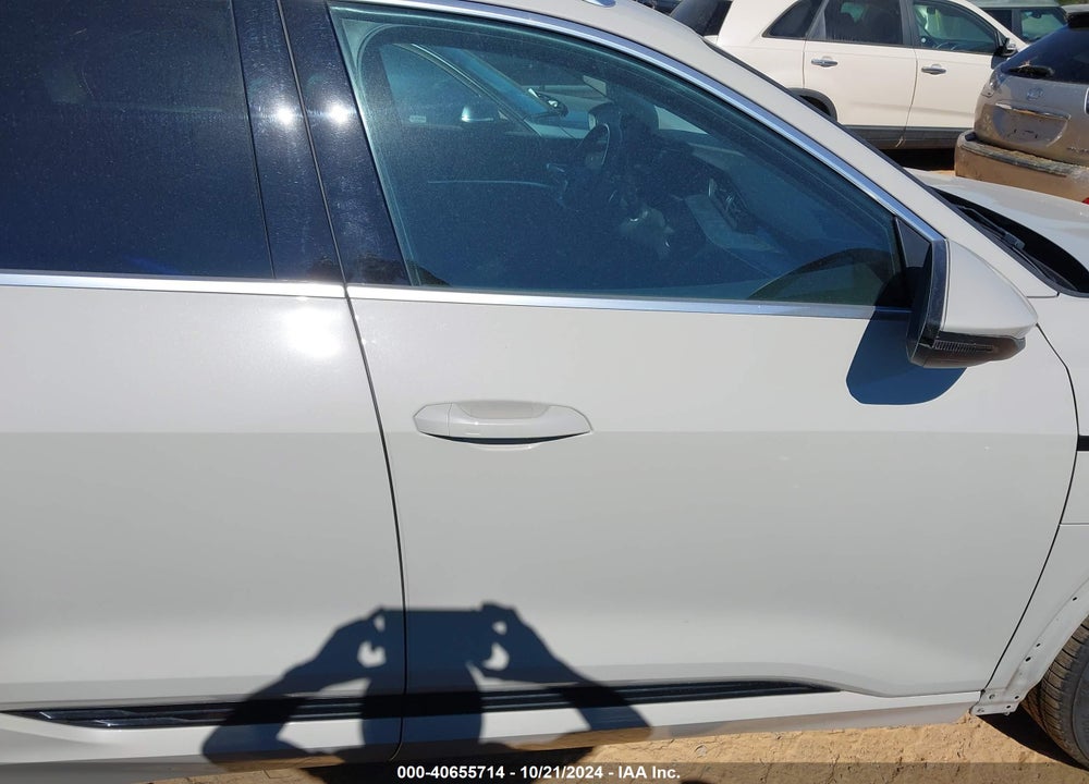 2022 AUDI E-TRON PREMIUM QUATTRO VIN: WA1AAAGE1NB023415