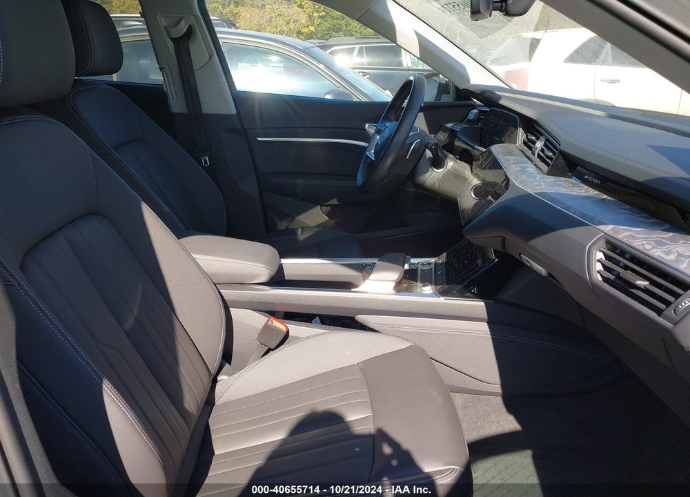 2022 AUDI E-TRON PREMIUM QUATTRO VIN: WA1AAAGE1NB023415