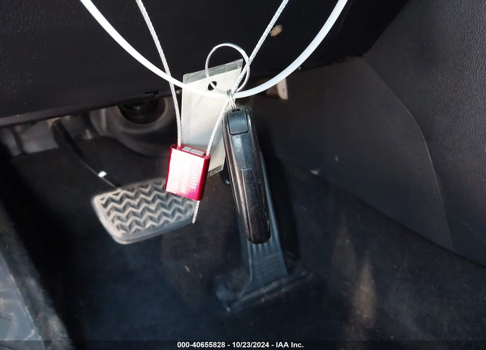 2019 TOYOTA RAV4 XLE VIN: JTMW1RFV7KD509562