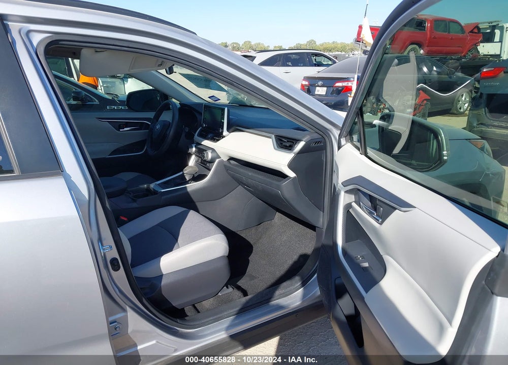 2019 TOYOTA RAV4 XLE VIN: JTMW1RFV7KD509562