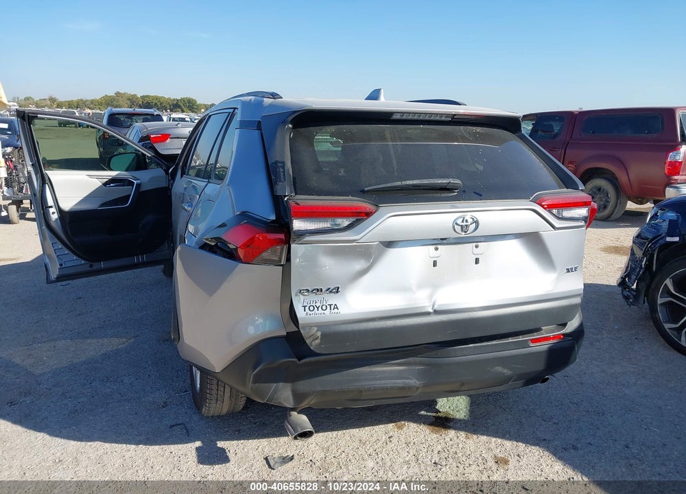 2019 TOYOTA RAV4 XLE VIN: JTMW1RFV7KD509562