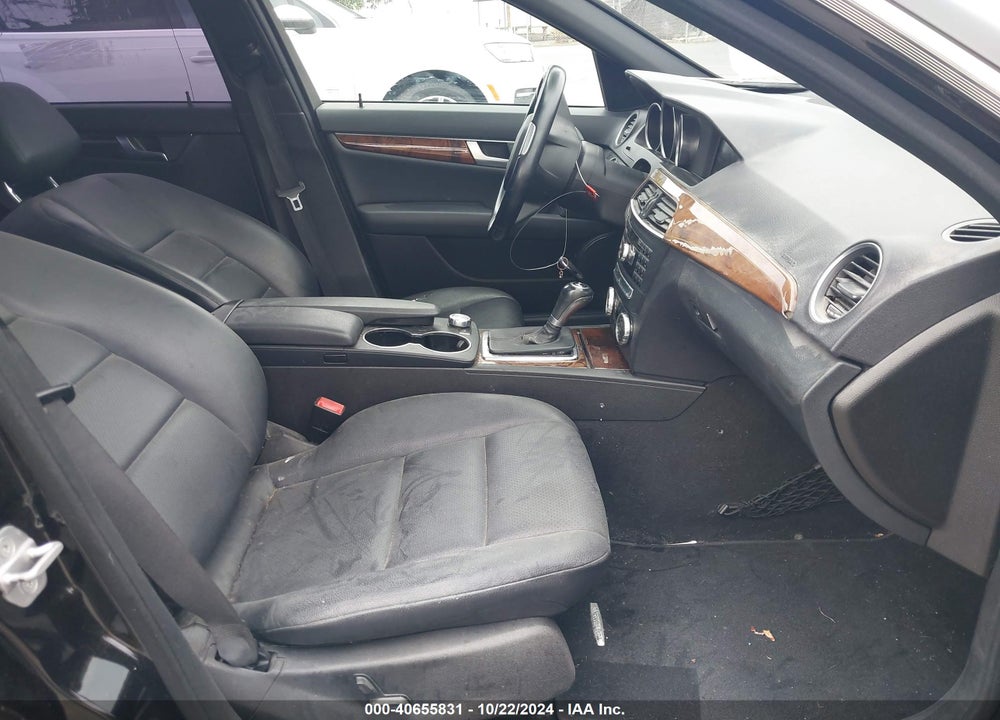 2012 MERCEDES-BENZ C 250 LUXURY/SPORT VIN: WDDGF4HB4CR223366