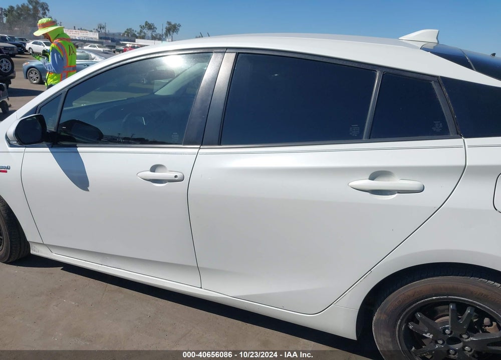 2018 TOYOTA PRIUS THREE TOURING VIN: JTDKARFU8J3059639