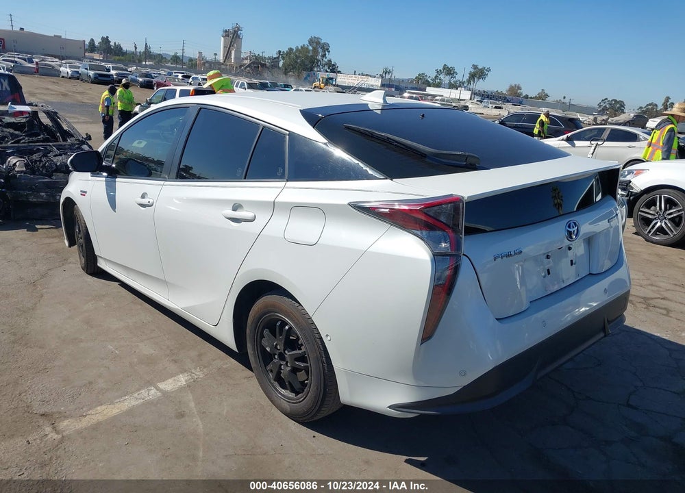 2018 TOYOTA PRIUS THREE TOURING VIN: JTDKARFU8J3059639