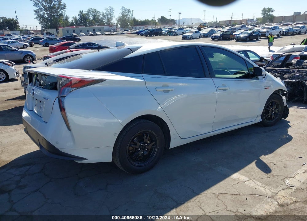 2018 TOYOTA PRIUS THREE TOURING VIN: JTDKARFU8J3059639