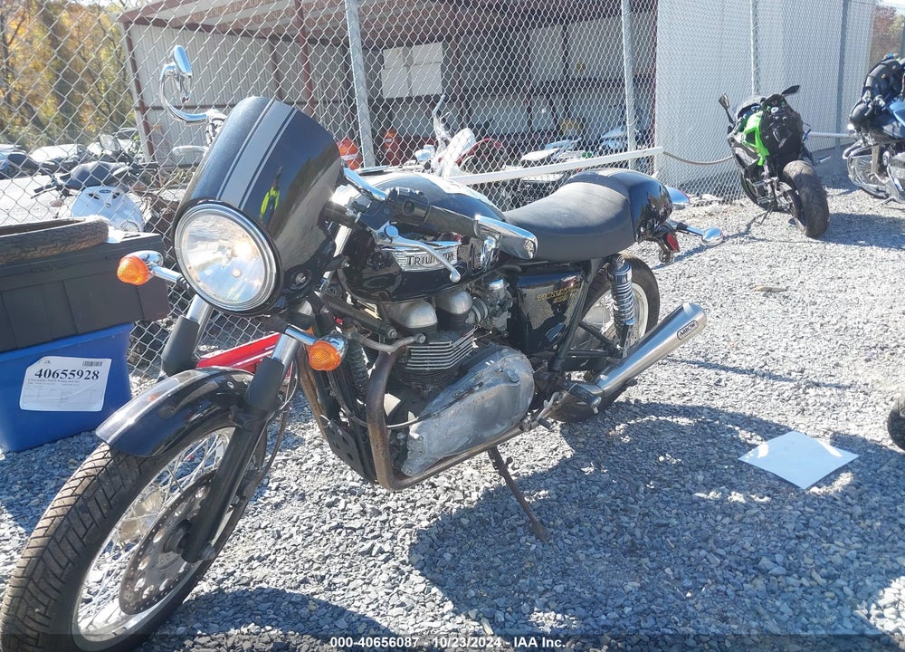 2010 TRIUMPH MOTORCYCLE THRUXTON 900 VIN: SMT920K11AT433237
