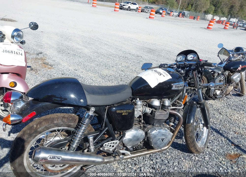 2010 TRIUMPH MOTORCYCLE THRUXTON 900 VIN: SMT920K11AT433237