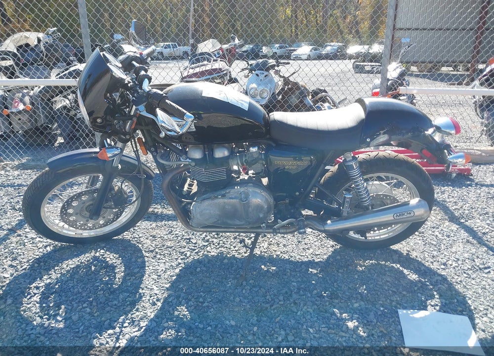 2010 TRIUMPH MOTORCYCLE THRUXTON 900 VIN: SMT920K11AT433237