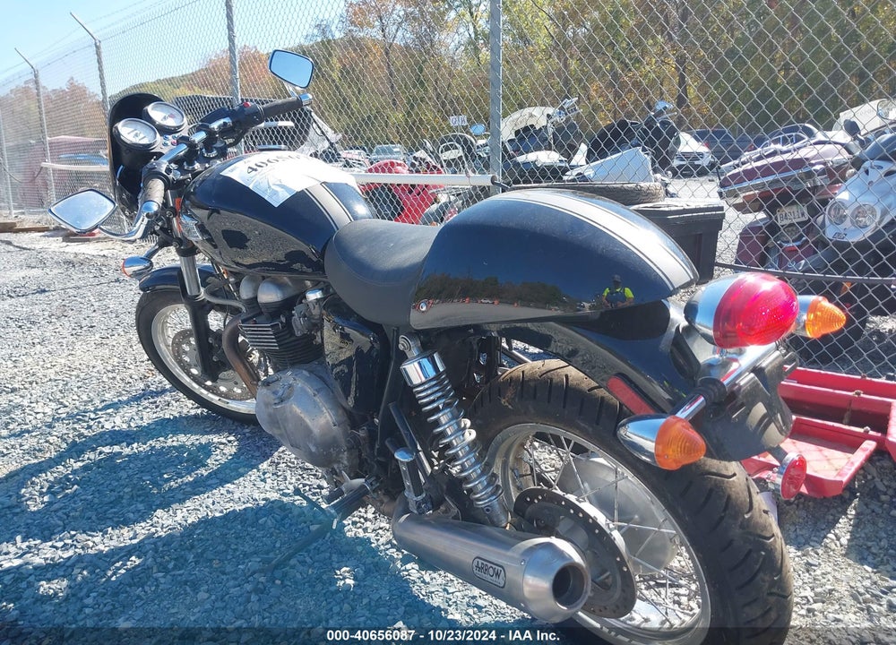 2010 TRIUMPH MOTORCYCLE THRUXTON 900 VIN: SMT920K11AT433237