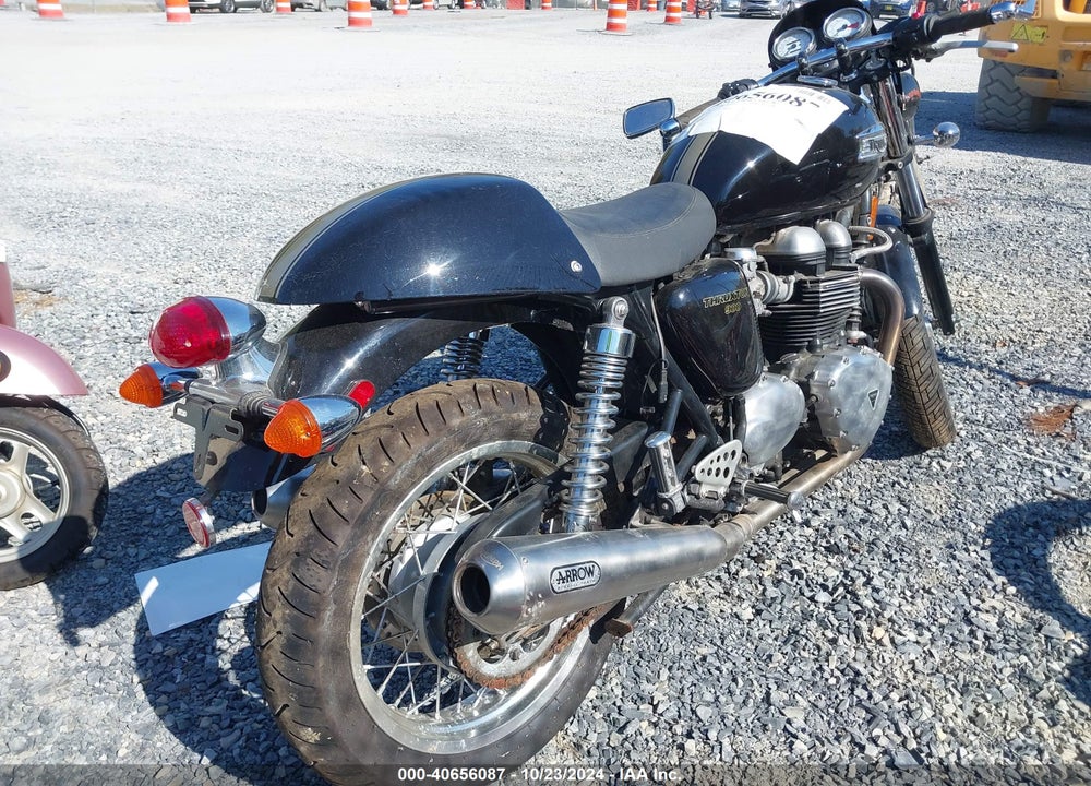 2010 TRIUMPH MOTORCYCLE THRUXTON 900 VIN: SMT920K11AT433237
