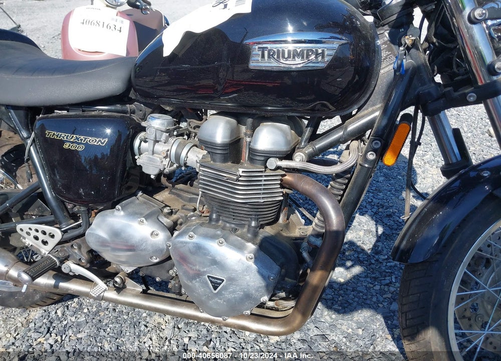 2010 TRIUMPH MOTORCYCLE THRUXTON 900 VIN: SMT920K11AT433237
