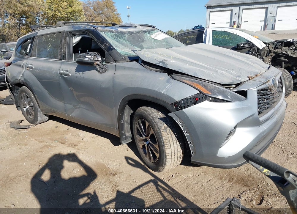 2021 TOYOTA HIGHLANDER XLE VIN: 5TDHZRBH9MS057655