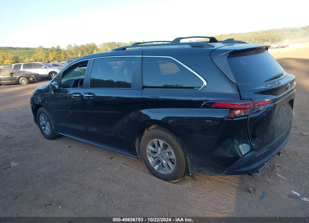 2022 TOYOTA SIENNA XLE VIN: 5TDJRKEC5NS083292